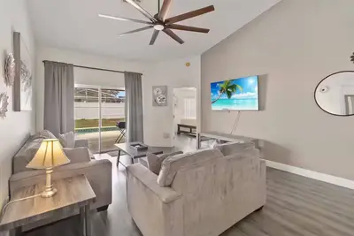 Image de Charming Home w/ private pool Near Disney!