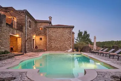 Image de Maison de vacances privée avec bain à remous, piscine privée, climatisation, Wifi, Tv, terrasse