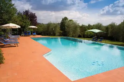 Image de Joli appartement pour 6 personnes avec Wifi, piscine, climatisation et Tv, près de Florence