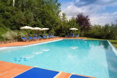 Image de Agréable appartement pour 6 personnes avec Wifi, climatisation, piscine et Tv, près de Florence