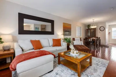 Image de “Terracotta” 3 bdrm w/Bunk Bed in Auburn Bay!