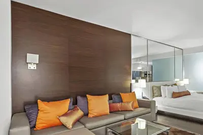 Image de Svs: High Floor Sunset View Studio | Open Balcony | Palms Place
