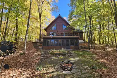 Image de Stunning Lakefront Property on Round Lake! !