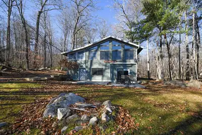 Image de Moose Pond Getaway | Swim, Paddle, Relax & Hit the Slopes