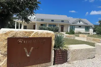 Image de Running V  6 rounds of golf included ends 5/2026