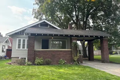 Image de The M - Charming 1924 Craftsman w/ original mid-century charm and modern updates