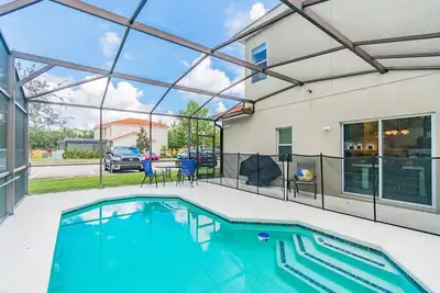 4br Home w/ Pool in Bella Vida Resort