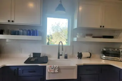 Image de 2-bedroom farmhouse in peaceful Burton/ Round Top with beautiful sunrises