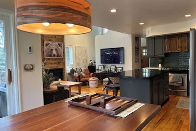 Image de Sleeps 10! Newly Updated Townhome Right Off Ski Hill Rd in Driggs, Idaho