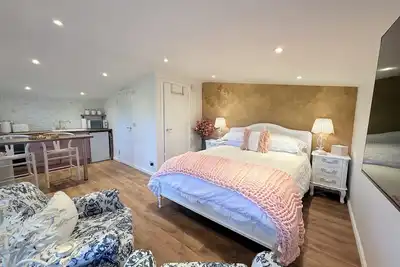 Image de Romantic Countryside Cottage + King Bed + Views