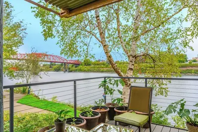 Image de Waterfront Condo, 25 ft from River, Pool/HotTub, Walk to Pearl District