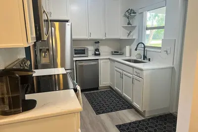 Image de Cozy home in charming Cocoa. Walk to Indian River Lagoon, boat ramp, restaurants