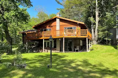 Image de Wisconsin River Getaway. Large yard and shoreline. Pet friendly.