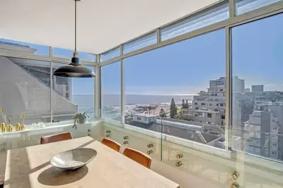 Image de Chic top-floor apartment with views over the Atlantic and the promenade
