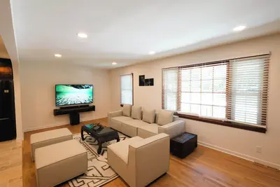 Image de 3br Modern Charleston Artist Getaway