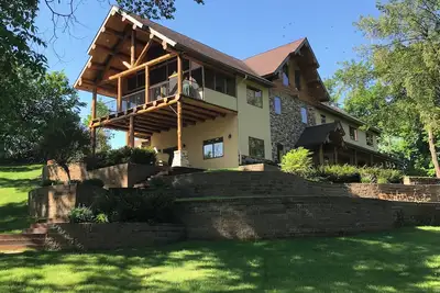 Image de Lake Ida Waterfront Retreat • Spacious, Comfortable & Designed for Relaxation