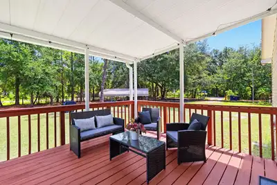 Image de Wesley Chapel Retreat. Grill. Private Patios