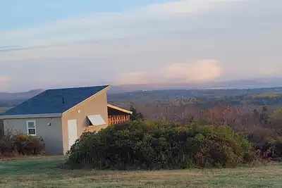 Image de Copper's Cabin - Tiny house  - -Minutes to amenities but feels like miles away!