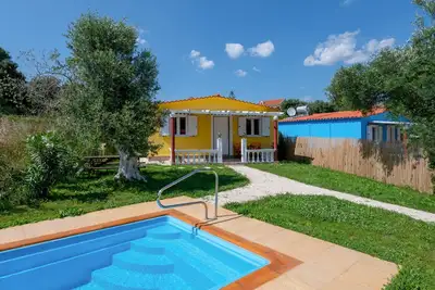 Image de charming self-catering bungalow in the village of Spartia