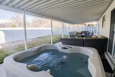 Image de Private 6 Bd Gem w View+25Min to Snowbasin+Fenced Yard+Spa+Sleeps 12+Fiber Wifi!