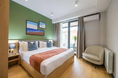 Image de One-Bedroom Premium Balcony Suite with Kitchen