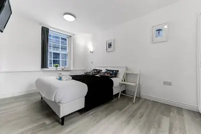 Image de Tottenham Flats by PrimeCityHosts 2f