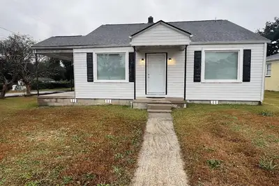 Image de Entire House- 3 bedrooms in charming Cayce Close to downtown and Ft. Jackson.