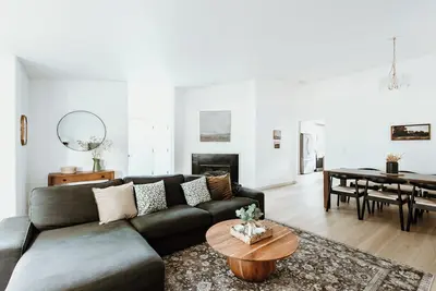 Image de Flash Deal! Premium Modern Retreat 3br Sfh 1-Story Large Yard Newly Furnished