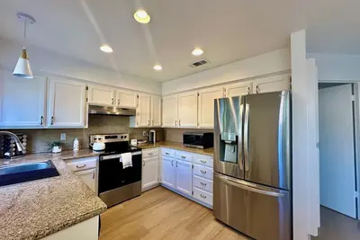 Image de Lakeside Serenity-Walk Paths-Peaceful Stay-Relax & Unwind