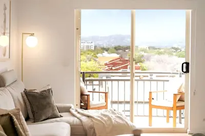 Adelaide `Hills-View` Retreat