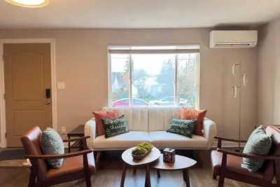 Image de West Seattle Home - 15 Min to Downtown · Free Parking · Ac · W/D
