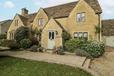 Image de The Old Hall, pet friendly, character holiday cottage in Sherston