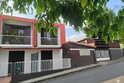 Image de Tout à Pied! T3 Luxe - 6 pers. Parking sécurisé - Fibre - 15min St-pierre/plage!