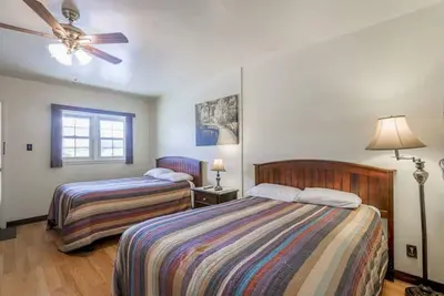 Image de 4 Rooms Perfect Retreat for Outdoor Trips—Trails, Forest Activities, Golf Nearby