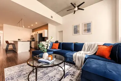 Big 2br Loft Downtown Pittsburgh | Rooftop Access