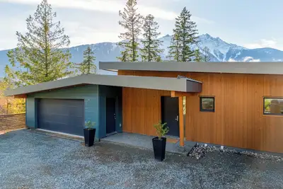 Image de Modern Chalet with Stunning Mountain Views. Pet Friendly.