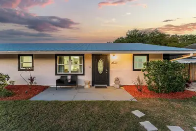 Image de 4 bedroom Tropical Getaway with optional Pontoon Tours