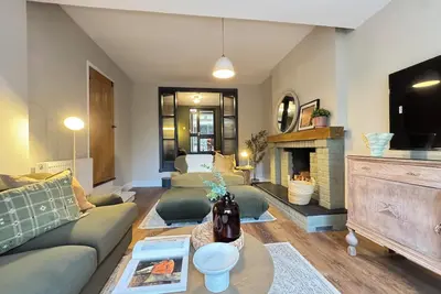 Image de Spacious 4-Bed Cottage w/Hot Tub & Parking in Malvern. Perfect for Family Getaway