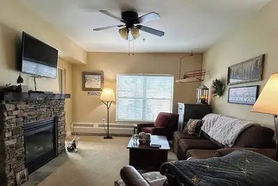 Image de Ski-In/Ski-Out 1br at Granby Ranch · Lift Steps Away