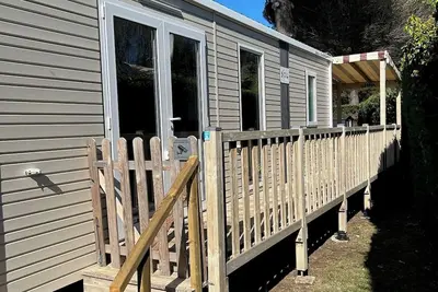 Image de Mobilhome neuf, 6 places maximum, 2 terrasses. Terrain clôturé. Animaux acceptés