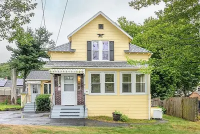 Image de Beautifully updated home located just minutes from downtown Worcester.