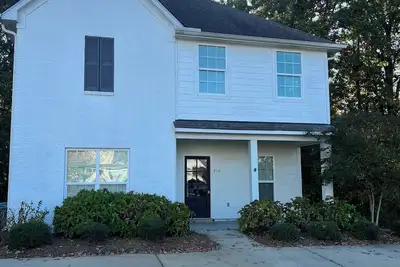 Image de 4-bedroom condo with Ac in delightful Oxford! All bedrooms have private baths!