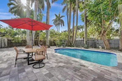 Image de Cute 3 Bedroom 2 Bathroom Pool Home