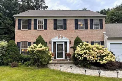 Image de Charming single family house in a beautiful, quiet, and safe area.