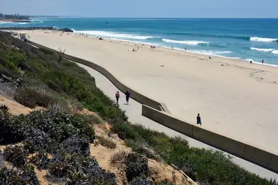 Image de lg. Luxury 2 bed. 2 bath ocean view condo with pool/spa Walk to beach & Lagoon. !