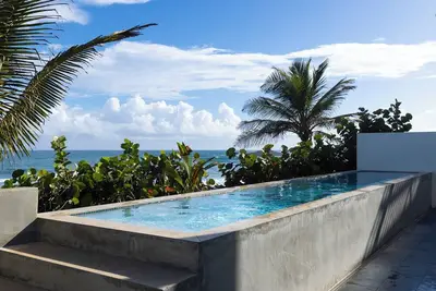 Image de Beachfront Villa • Infinity Pool • Rooftop Lounge • Master Suite w/ Balcony