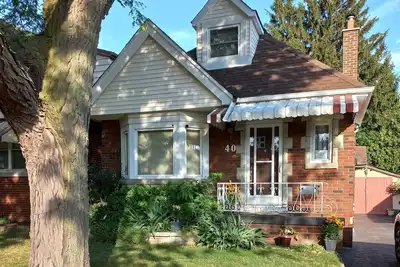 Image de Renovated character home in a quiet & friendly neighbourhood.