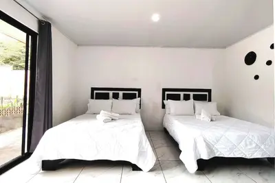 Image de ****Study/Pool/Pool/Wifi-Full kitchen-A/C-Large Beach-Surfing-Sunsets