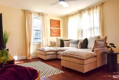 Cozy Columbus Retreat