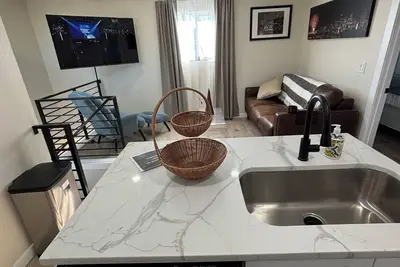 Image de Modern Denver Guesthouse – Comfortable, Clean & Convenient to Downtown & Arenas